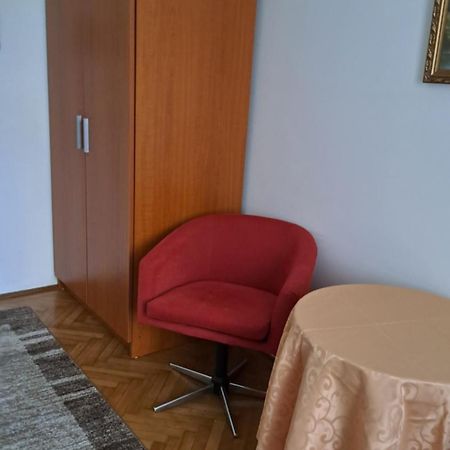 Villa Julia Budapest Luaran gambar